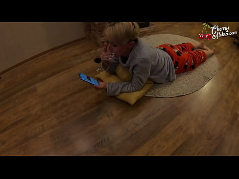 ❤️ Hullu blondiin imeb tohutut munni ja hüppab selle peal - anaalseksiga Pornovideo at us ❌️