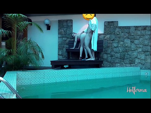 ❤️ Boss kutsub neiu basseini, kuid ei suutnud vastu panna kuumale Pornovideo at us ❌️