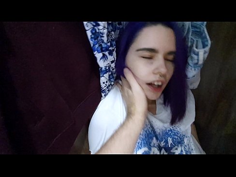 ❤️ Leidsin oma õe kapist ja aitasin tal cumida Pornovideo at us ❌️